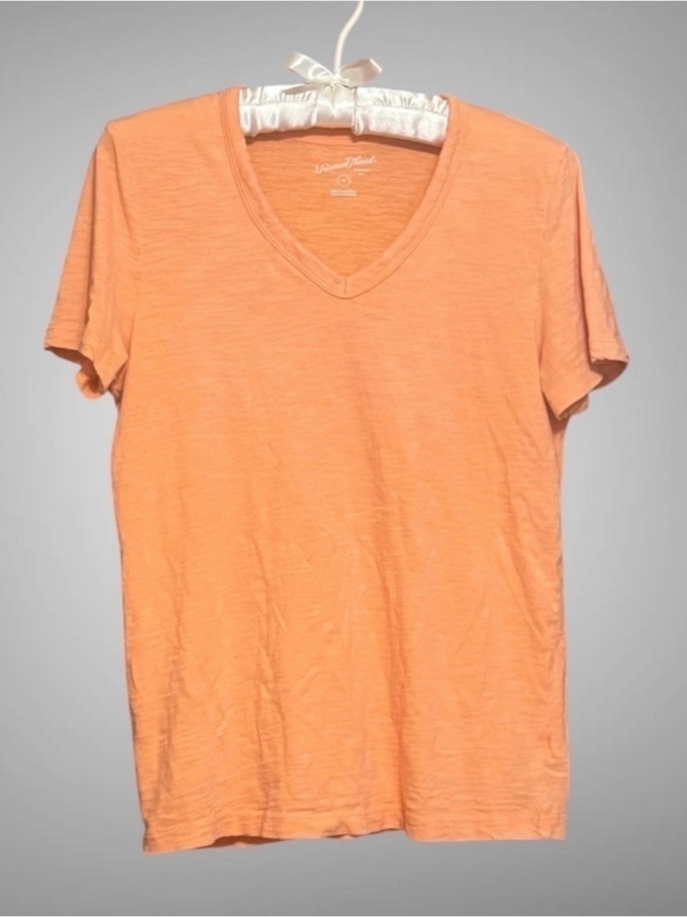 UNIVERSAL THREAD DISTRESSED T SIZE XS